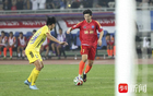 国青队1比1战平上海海港，苏超小将苗润东破门得分引发关注
