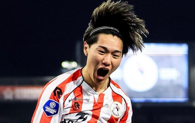德甲两强门兴格拉德巴赫与美因茨对23岁日本边锋三户舜介表现出浓厚兴趣，多家欧洲俱乐部正密切关注其未来动向